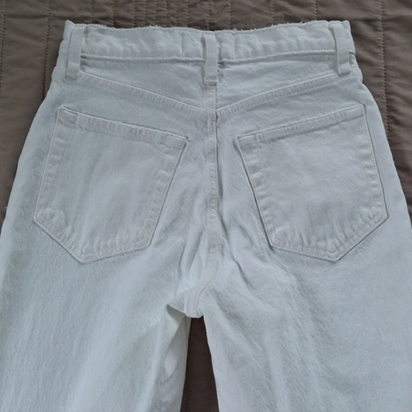 Abercrombie & FitchThe '90s Straight Ultra High Rise Jeans - Picture 5 of 11